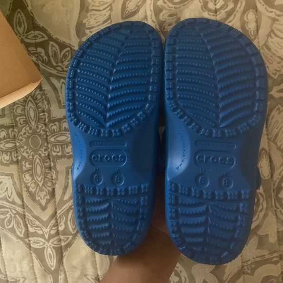 Crocs + charms - Picture 3 of 4